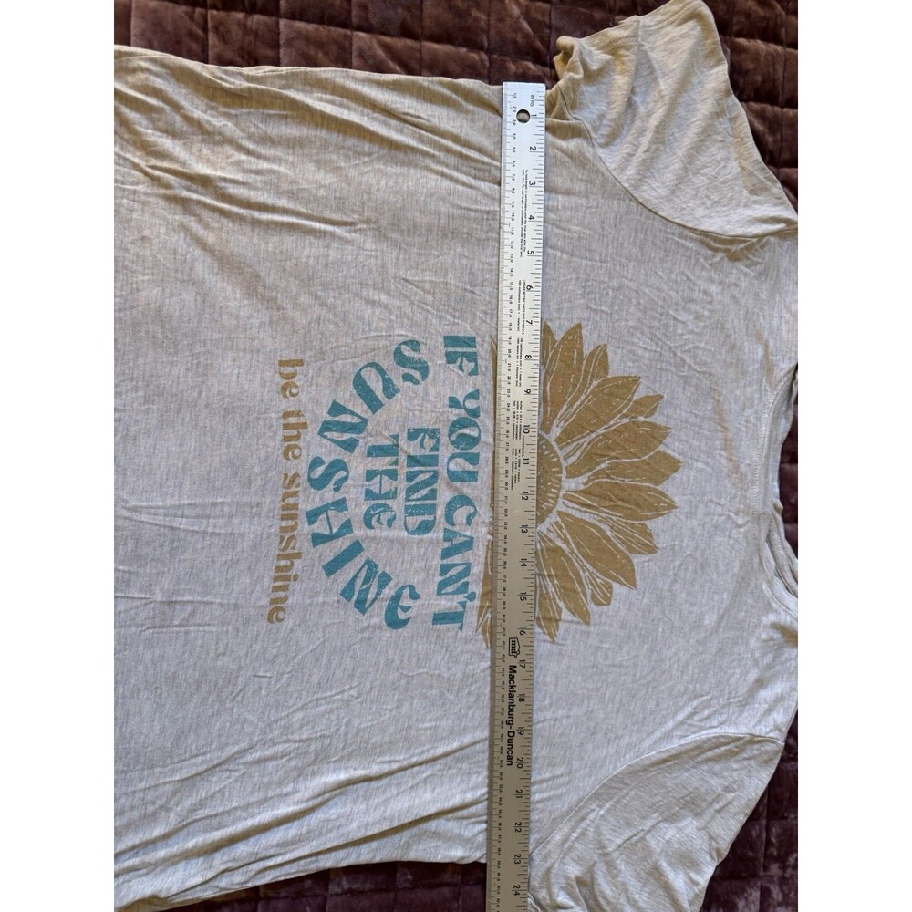 Maurices Women’s 1X Be the Sunshine Sunflower Graphic Tee Beige Plus Size - Picture 4 of 9